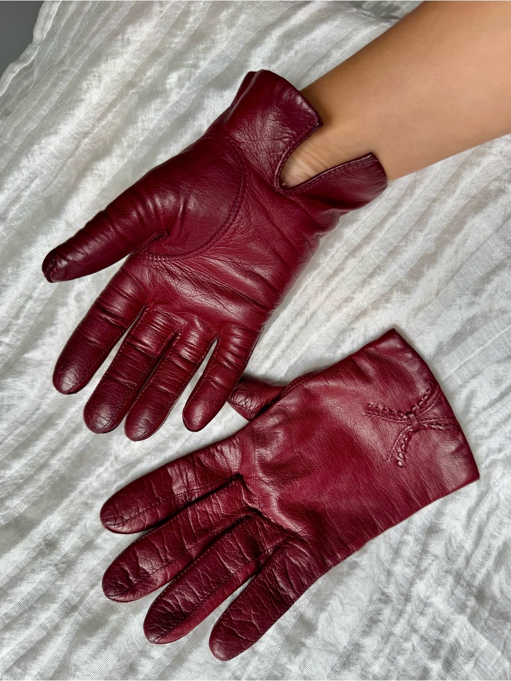 Vintage Y2K Burgundy Red Genuine Leather Gloves with Bow Stitch Detail